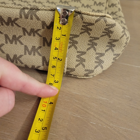 Michael Kors Jet Set Travel Large Messenger - Picture 14 of 15